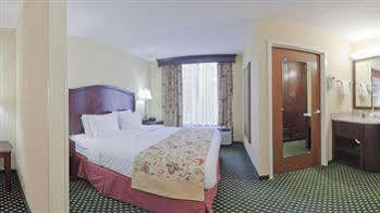 Express By Ihg Hotel 2*